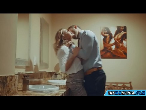 ❤️ Kad krūtiska blondīne pavedina tevi publiskā tualetē ❤ Slepkavas pie mums ️❤